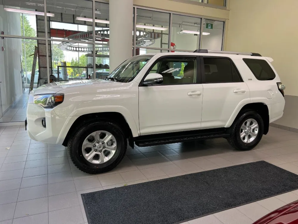 2022 Toyota 4Runner SR5 Super White 1